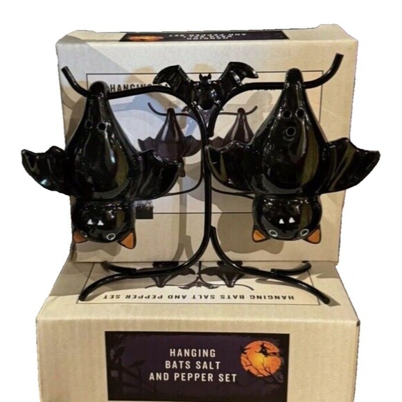 Cracker Barrel Other - Cracker Barrel Halloween Hanging Bat Salt & Pepper Shaker 3pc Set Collectible